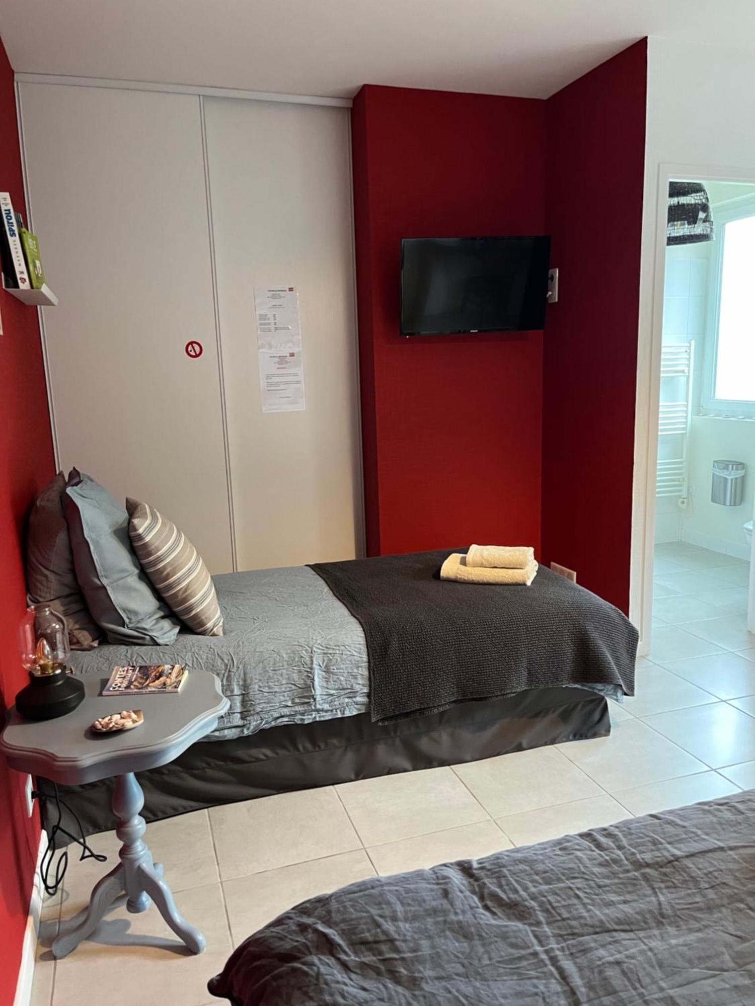 Ushant L'Atelier De Mezareun Bed & Breakfast エクステリア 写真