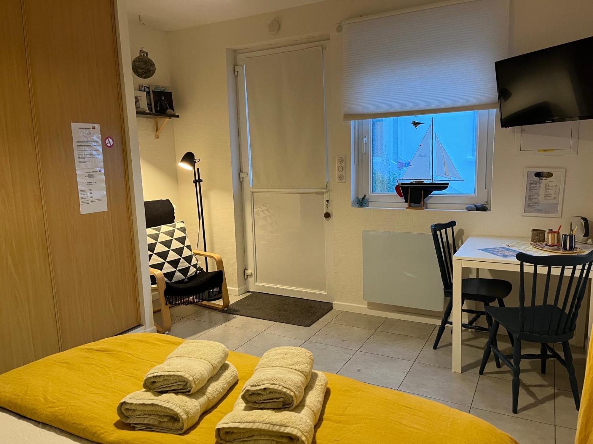 Ushant L'Atelier De Mezareun Bed & Breakfast エクステリア 写真