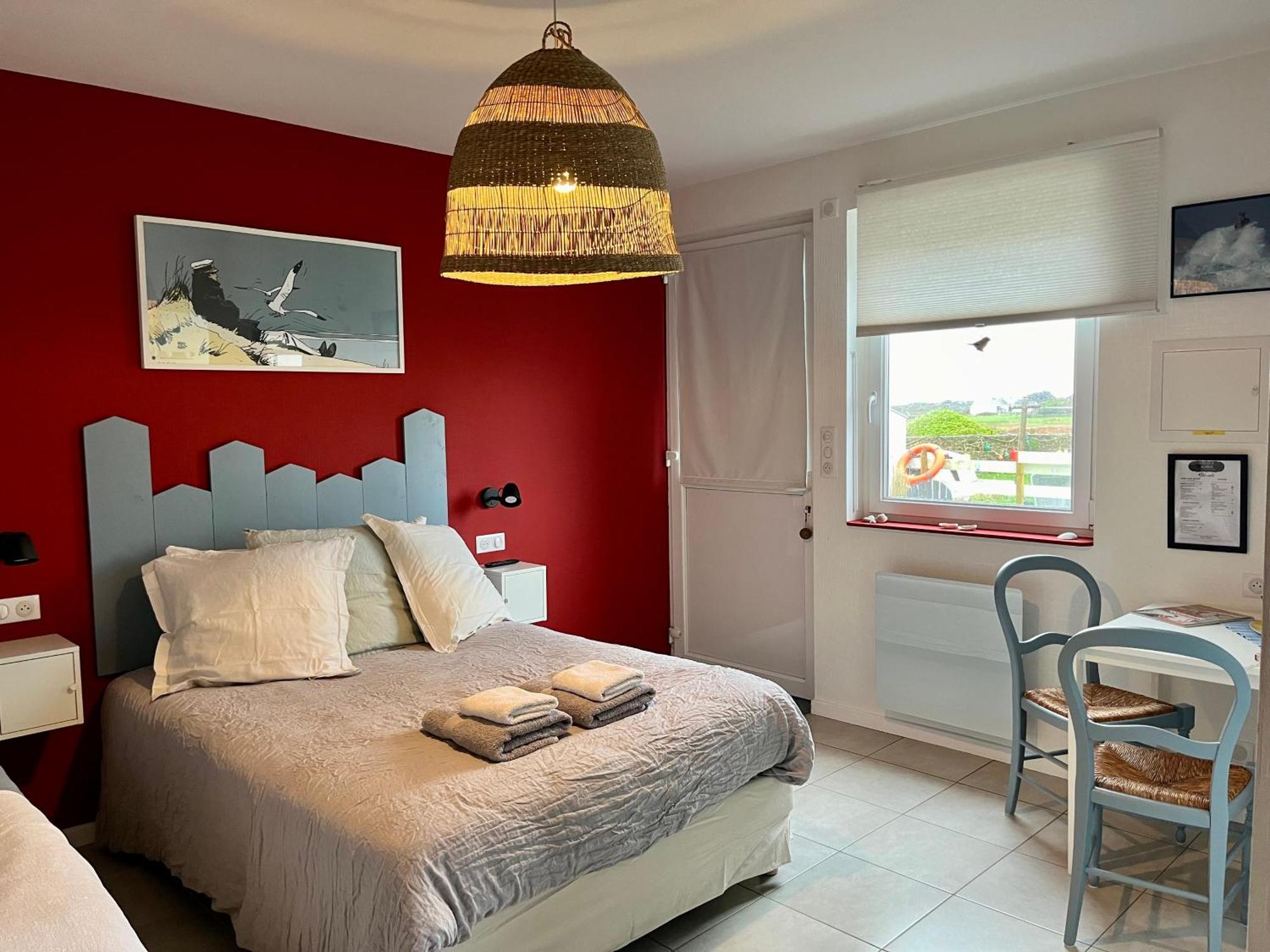 Ushant L'Atelier De Mezareun Bed & Breakfast エクステリア 写真
